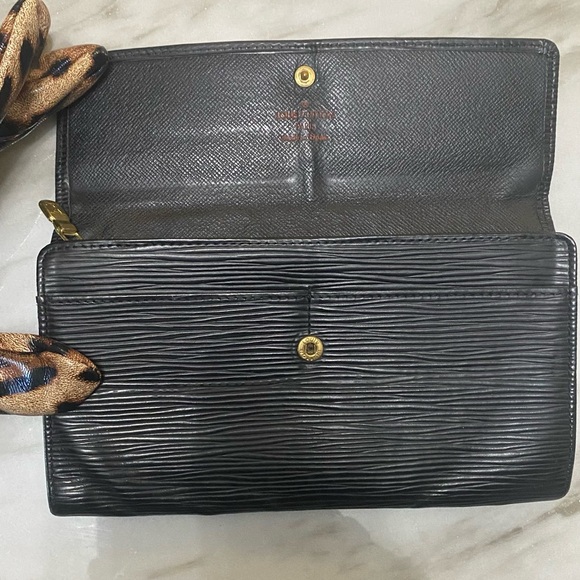 Black Louis Vuitton Epi Textured Leather long Wallet EUC - Picture 5 of 17